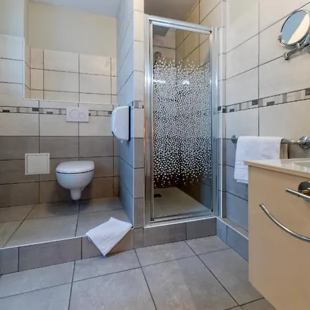 La Commanderie De Champarey Hotel 3*