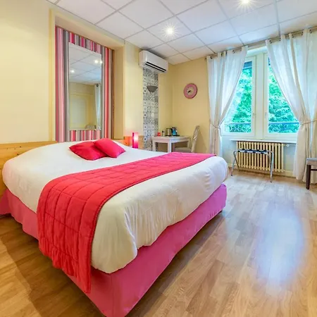 Hotel La Commanderie De Champarey 3*