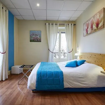 Hotel La Commanderie De Champarey 3*