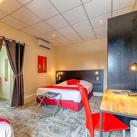 Logis La Commanderie De Champarey Hotel 3*