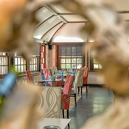 Logis La Commanderie De Champarey Hotel 3*