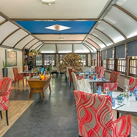 Logis La Commanderie De Champarey Hotel 3*