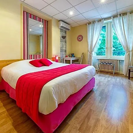 Hotel Logis La Commanderie De Champarey 3*