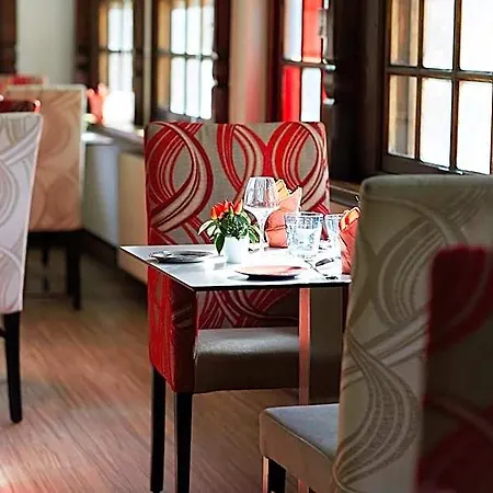 Hotel Logis La Commanderie De Champarey Bourgoin-Jallieu