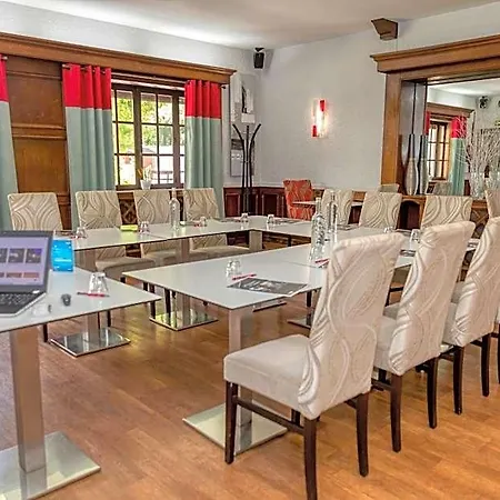 Logis La Commanderie De Champarey Hotel