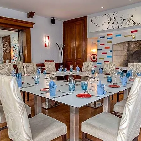 Logis La Commanderie De Champarey Hotel